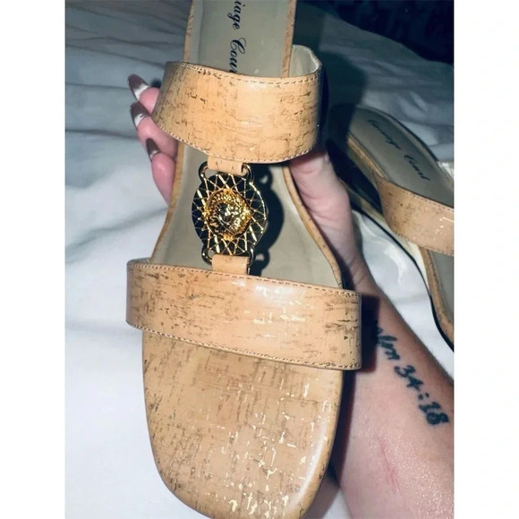 Carriage Court “Daphne” Tan Cork Wedge Sandals Size 9.5 Gold-Tone Embellishment - Picture 8 of 10